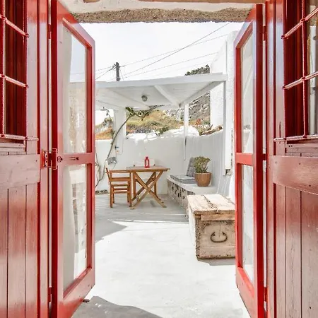 Traditional Farmers Caves Apartment Emporio (Santorini)