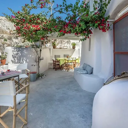 아파트 Traditional Farmers Caves Emporio (Santorini)