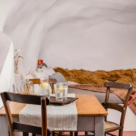 Traditional Farmers Caves Apartman *